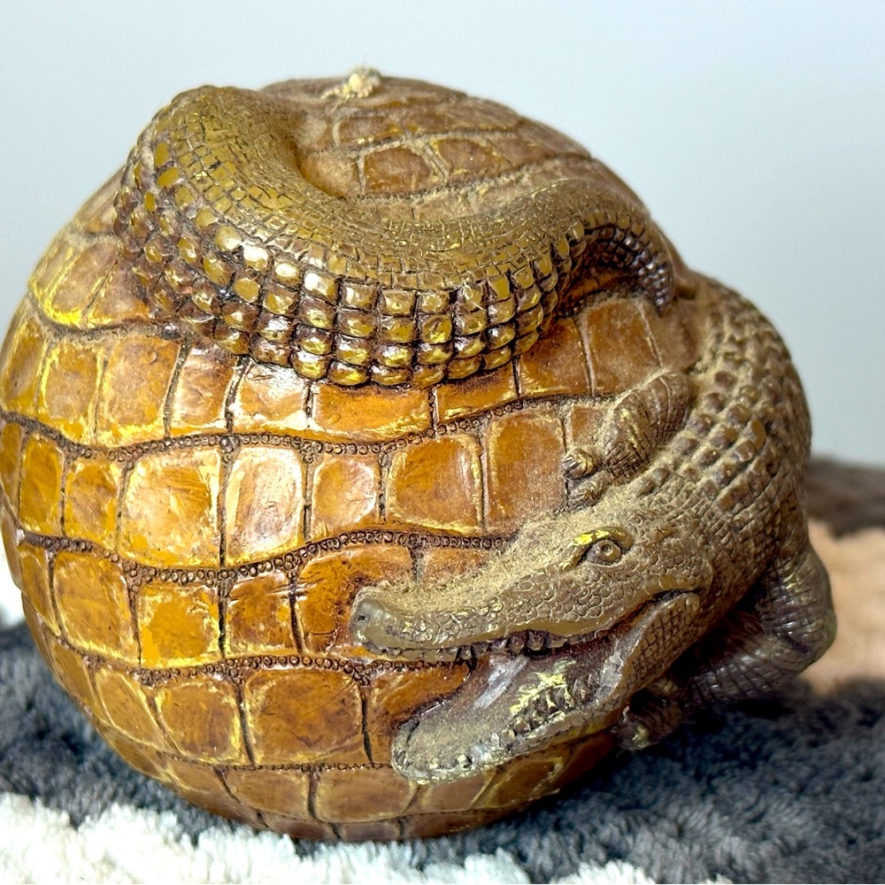 Gator Candle